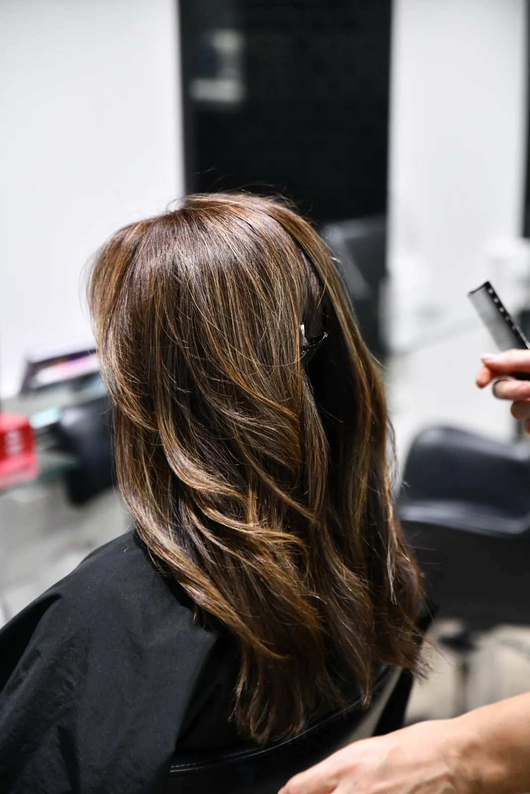 Healthy, dimensional colour after a salon colour service
